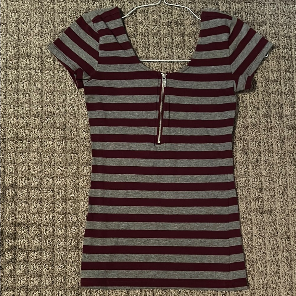 Guess Burgundy and Gray Striped Short Sleeve Top. size XS
